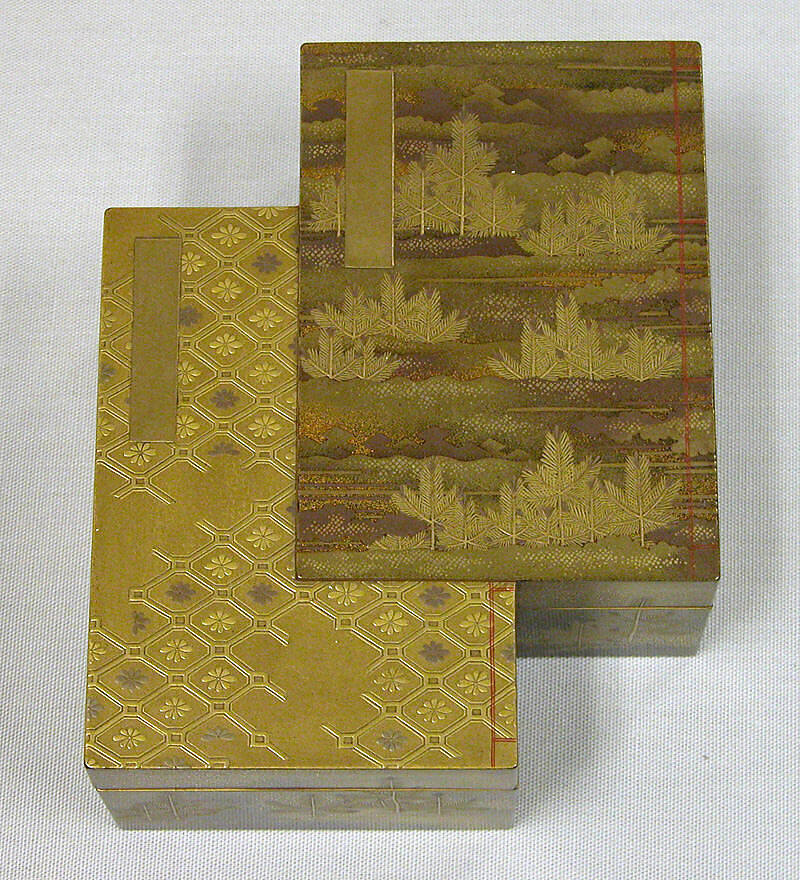 Cake Box (?), Gold lacquer, Japan 