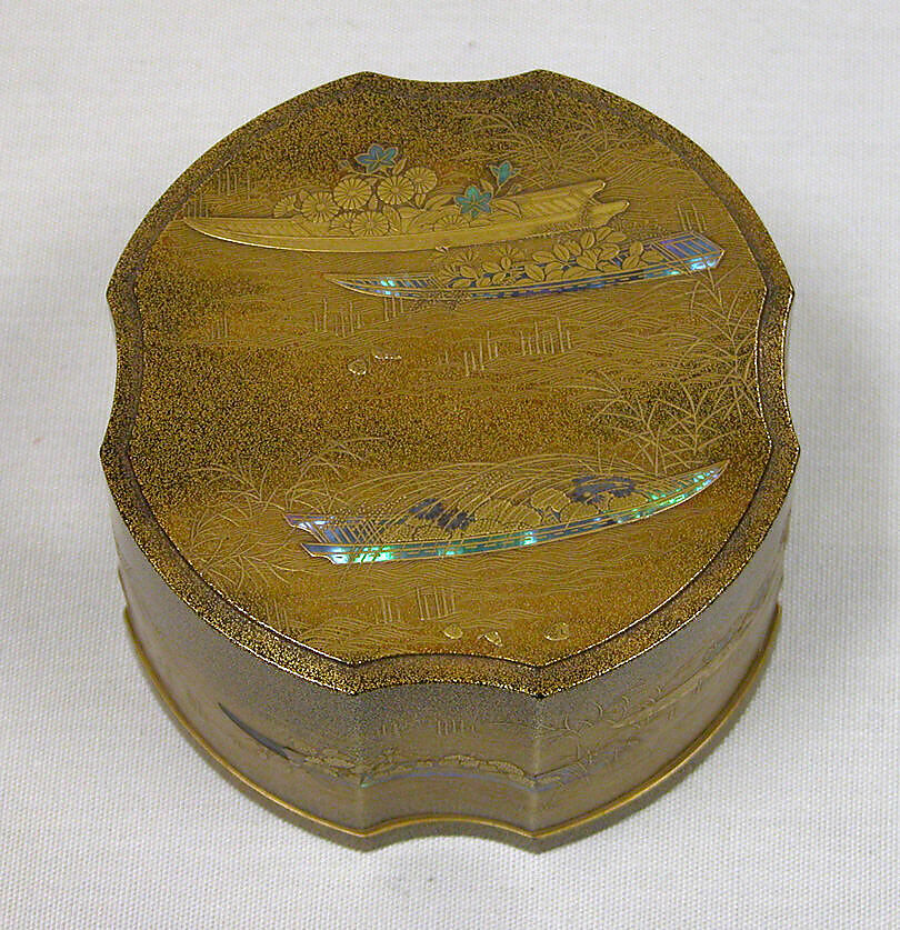 Set of Two Boxes with Cover, Gold lacquer with mother-of-pearl inlay, Japan