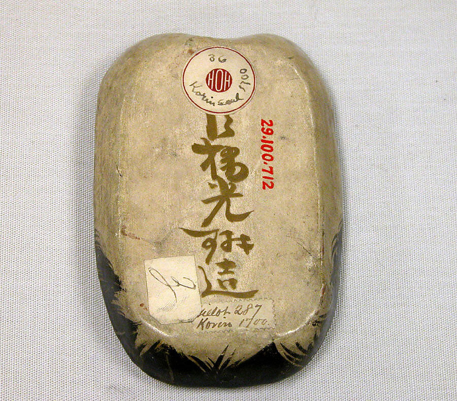 Box in the shape of young crane, Lacquer, Japan
