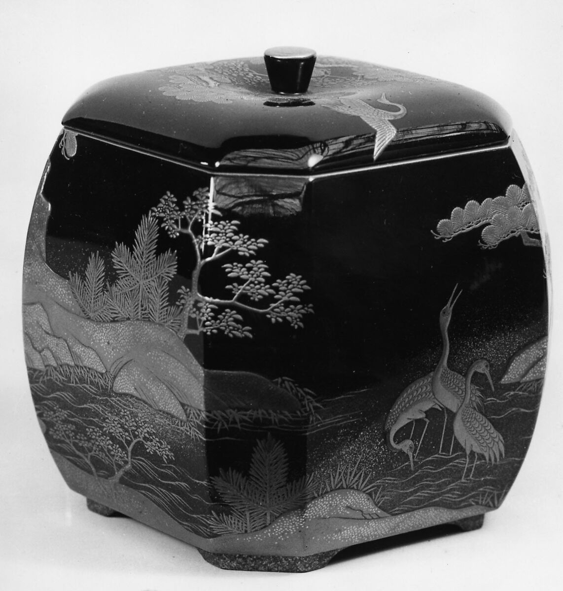 Tea jar, Black lacquer with gold, Japan