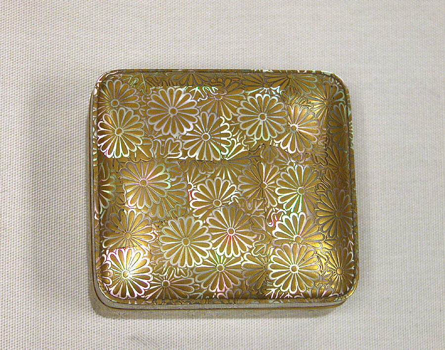 Incense Box with Chrysanthemums, Gold hiramaki-e on mother-of-pearl ground, Japan