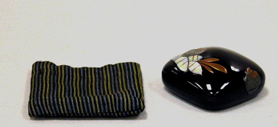 Incense box, Gold takamaki-e, tin and mother-of-pearl inlay on black ground, Japan