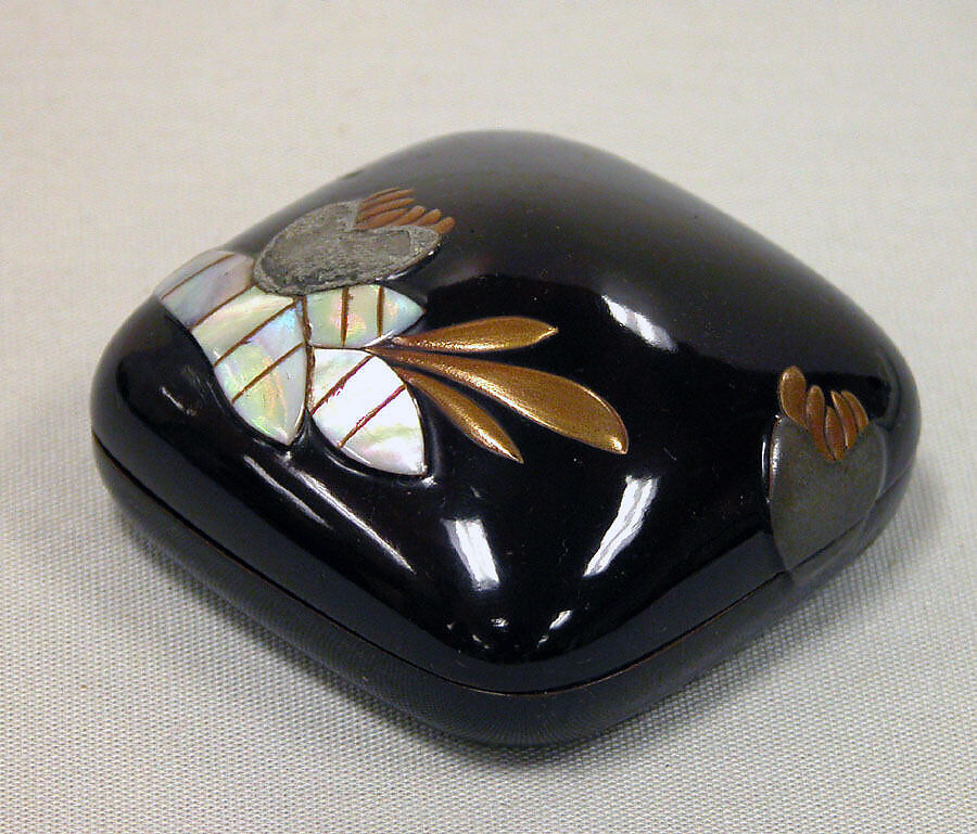 Incense box, Gold takamaki-e, tin and mother-of-pearl inlay on black ground, Japan 