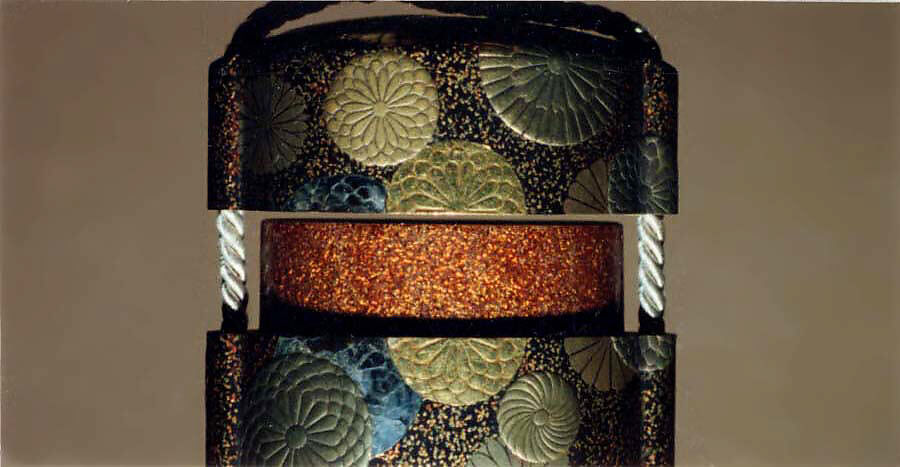 Case (Inrō) with Design of Scattered Chrysanthemums (Kikumon), Lacquer, roiro, nashiji, gold hiramakie, togidashi, gold foil, aogai; Interior: nashiji and fundame, Japan