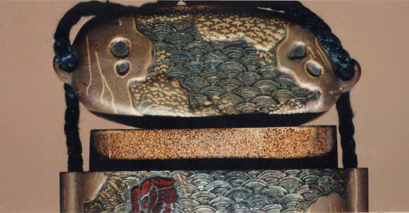 Case (Inrō) with Design of Chinese Persons on a Verandah against Stylized Wave Background, Lacquer, fundame, gold and silver hiramakie, aogai and tortoise inlay; Interior: nashiji and fundame, Japan