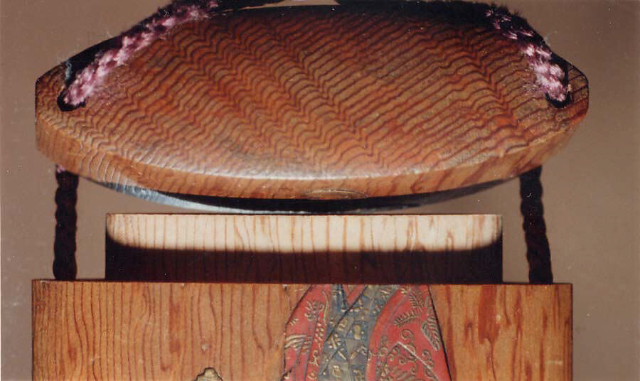 Case (Inrō) with Design of Noh Dancer with Okina Mask (obverse); Noh Dancer with Fan (reverse), Light brown wood, gold and colored takamakie, aogai; Interior: plain, Japan