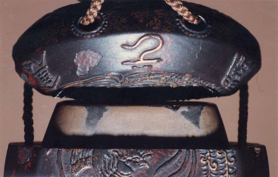 Case (Inrō) with Design of  Hō-ō Bird in Flight (obverse); Inscription (reverse), Lacquer, brown, red mottled ground, brown hiramakie, takamakie; Interior: silver and brown lacquer, Japan