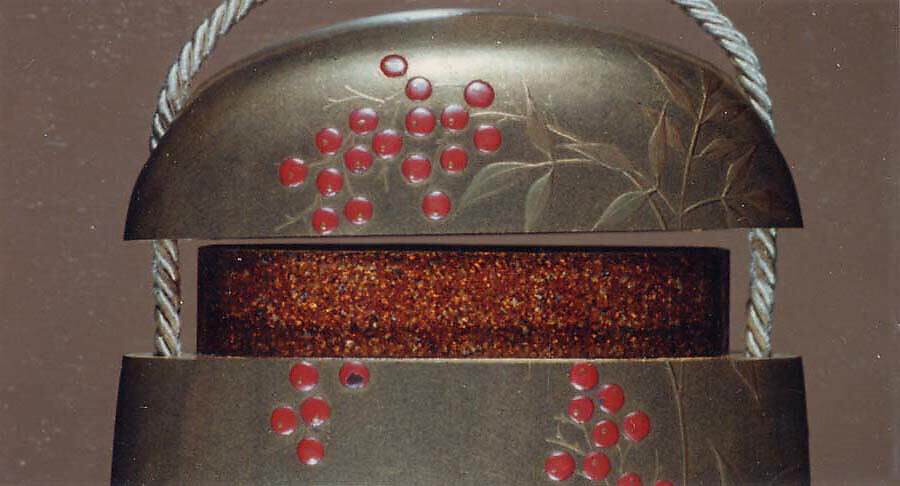 Case (Inrō) with Design of Sparrow in Flight above Manten Plants with Red Berries, Lacquer, kinji, nashiji, gold and colored hiramakie, takamakie and red lacquer; Interior: nashiji and fundame, Japan