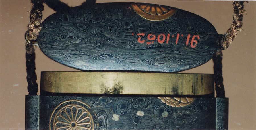 Metal Inrō with Flower Medallions, Inrō: four cases; mokume-gane (wood grain) mixed-metal laminate with gold and silver hiramaki-e; ojime: cloisonné bead with shippō pattern; netsuke: kagamibuta-type with chrysanthemums and butterfly; various metals, Japan