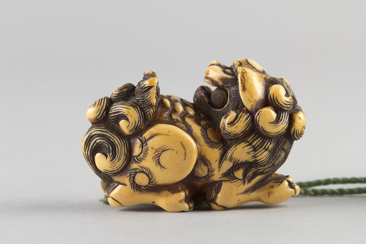 Case (Inrō) with Design of Samurai Kneeling on Bridge among Pines and Waves, Lacquer, nashiji, silver, red, black and gold hiramakie, takamakie and gold foil; Interior: nashiji and fundame, Japan