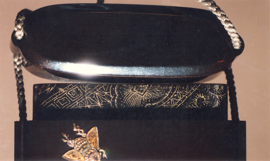 Case (Inrō) with Design of Chrysanthemum and Bee (obverse); Praying Mantis (reverse), Lacquer, roiro, gold and colored hiramakie, raden, ceramic inlay; Interior: roiro and fundame, chinkinbori, Japan