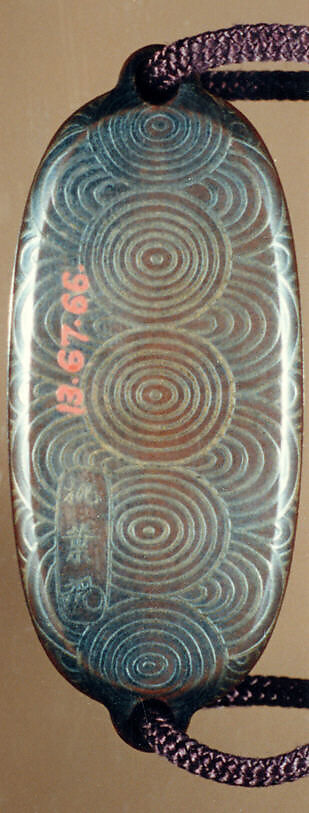 Case (Inrō) with Design of Seagulls Flying Over Waves, Lacquer, silver ground, gold and silver hiramakie, takamakie; Interior: nashiji and fundame, Japan