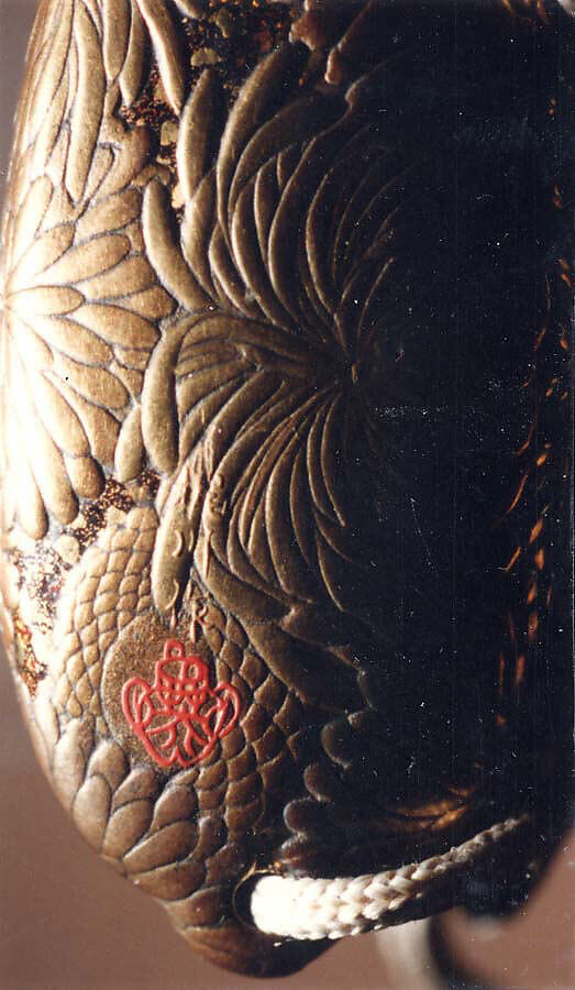 Case (Inrō) with Design of Chrysanthemum Blossoms, Lacquer, kinji, gold, silver and brown hiramakie, kirigane and nashiji; Interior: gyobu nashiji and fundame, Japan