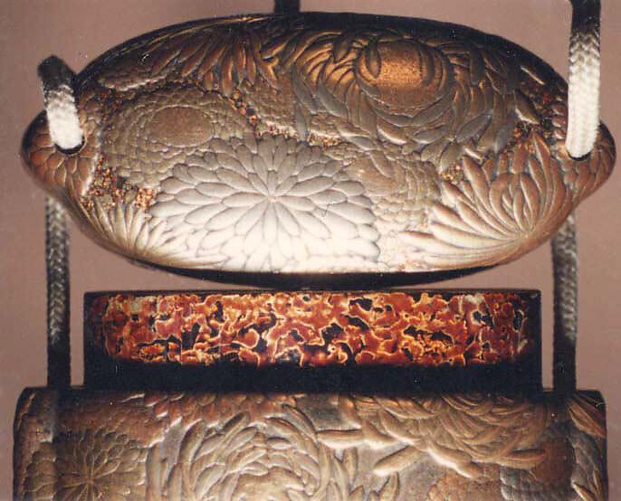 Case (Inrō) with Design of Chrysanthemum Blossoms, Lacquer, kinji, gold, silver and brown hiramakie, kirigane and nashiji; Interior: gyobu nashiji and fundame, Japan
