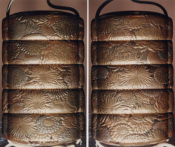 Case (Inrō) with Design of Chrysanthemum Blossoms