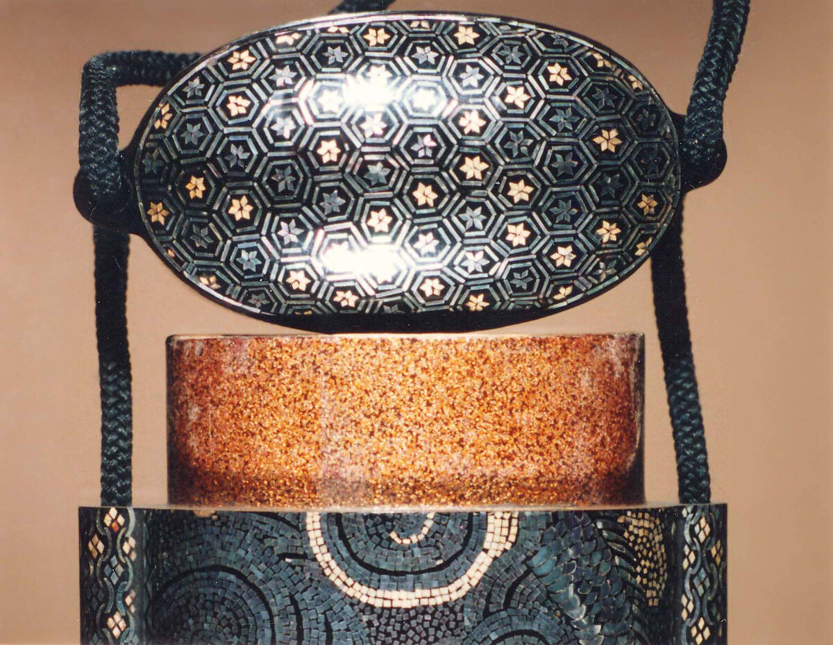 Case (Inrō) with Two Four-Clawed Dragons among Swirling Clouds, Lacquer, roiro, aogai and gold foil kirigane, white lacquer, inlaid eyes; Interior: nashiji and fundame, Japan