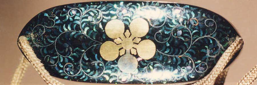 Case (Inrō) with Chinese-Style Landscape, Lacquer, roiro, nashiji, gold foil, aogai inlay; Interior: nashiji and fundame, Japan