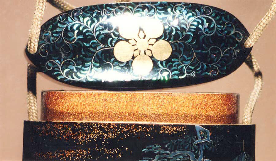 Case (Inrō) with Chinese-Style Landscape, Lacquer, roiro, nashiji, gold foil, aogai inlay; Interior: nashiji and fundame, Japan