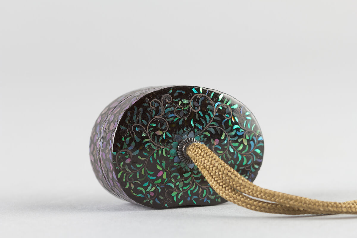 Case (Inrō) with Chinese-Style Landscape, Lacquer, roiro, nashiji, gold foil, aogai inlay; Interior: nashiji and fundame, Japan