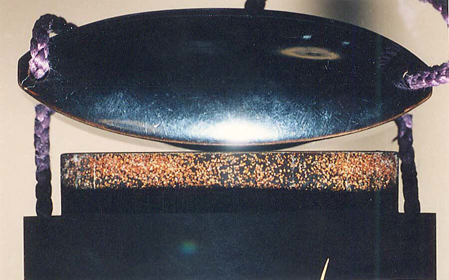 Case (Inrō) with Design of Crab in Basket (obverse); Crab in Bamboo Leaves (reverse), Lacquer, roiro, gold hiramakie, ceramic, pewter and aogai inlay; Interior: red lacquer, roiro, nashiji and fundame, Japan