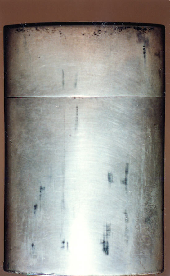 Case (Inrō) with Design of Seated Monkey Looking at a Wasp (obverse); Crabs with Fan beside Waves (reverse), Mori Sosen (Japanese, 1747–1821), Metal, brass metal, incised, various applied metals; Interior: silver metal, Japan