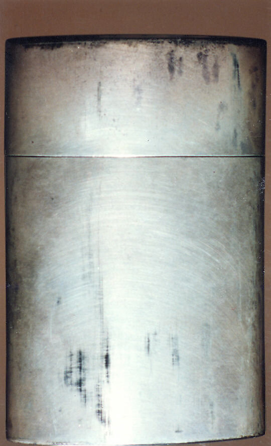 Case (Inrō) with Design of Seated Monkey Looking at a Wasp (obverse); Crabs with Fan beside Waves (reverse), Mori Sosen (Japanese, 1747–1821), Metal, brass metal, incised, various applied metals; Interior: silver metal, Japan