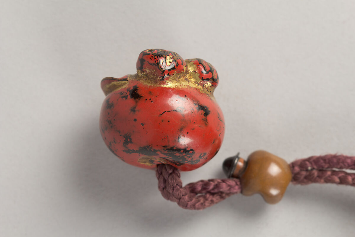 Case (Inrō) with Design of Daruma (obverse);  Fly Whisk (Hossu) (reverse), Lacquer, tan, brown ground, gold, black and red togidashi; Interior: nashiji and fundame, Japan