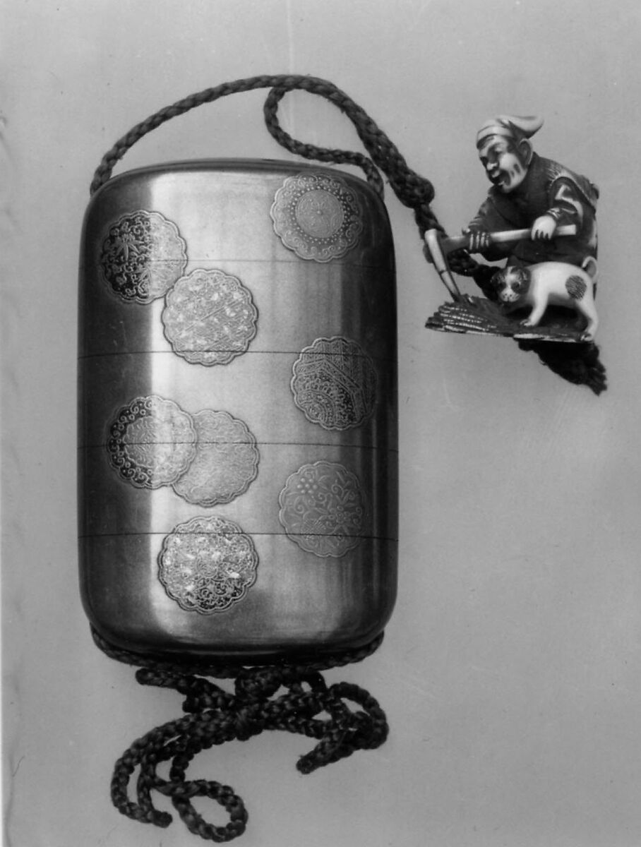 Case (Inrō) with Design of Scalloped Medallions, Gold maki-e and colored lacquer, Japan