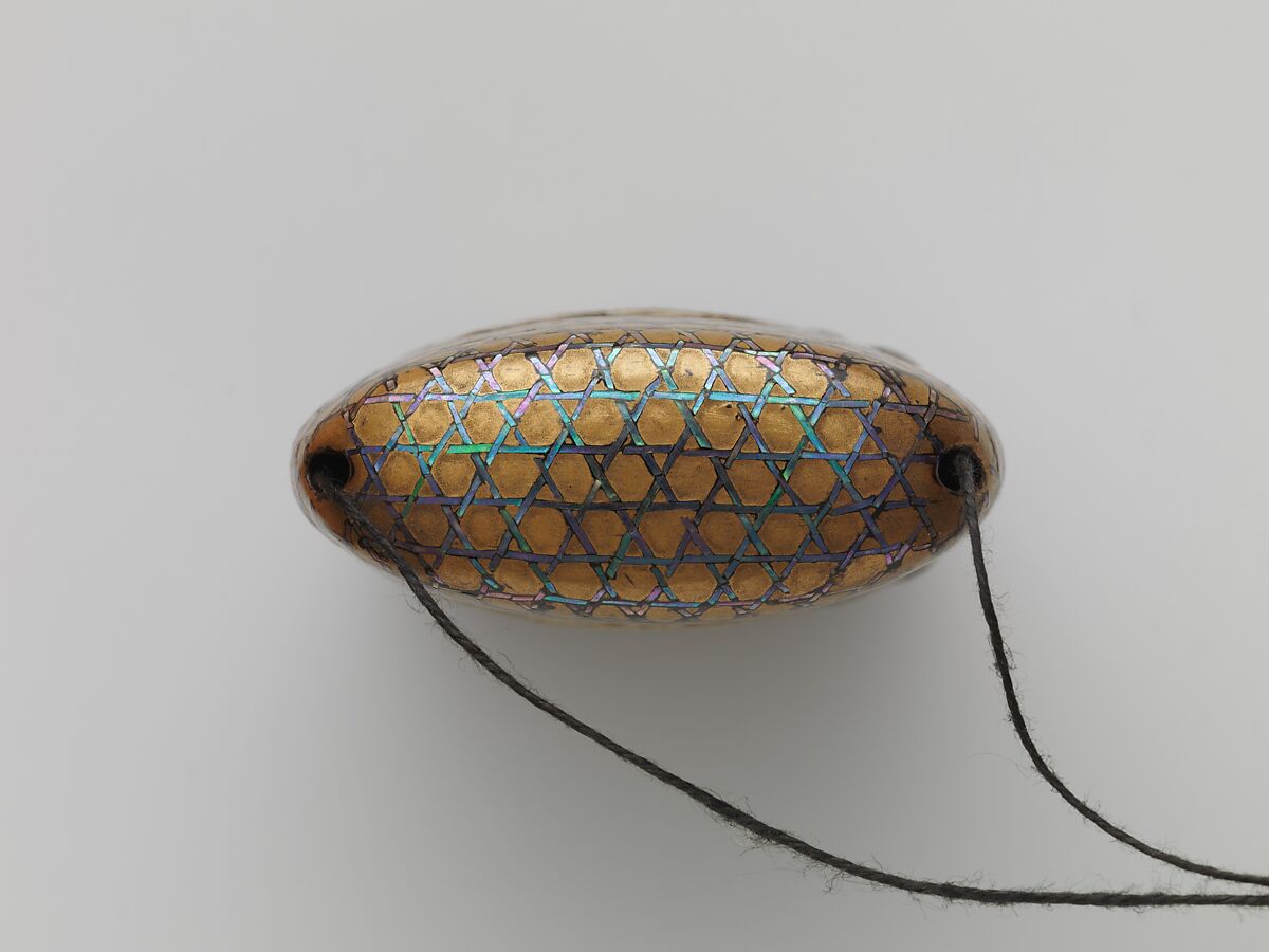 Case (Inrō) with Chrysanthemum Decoration, Gold and silver maki-e with inlay of mother-of-pearl on lacquered ground, Japan