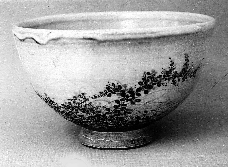 Tea Bowl with Autumn Grasses, Nin&#39;ami Dōhachi (Takahashi Dōhachi II) (Japanese, 1783–1855), Stoneware with cream slip, painted with polychrome enamels and gold over a transparent glaze (Kyoto ware), Japan 