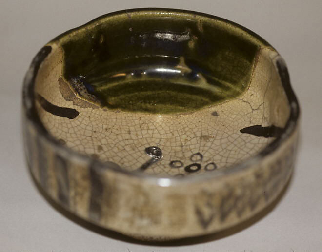 Teabowl, Clay decorated with black lines, covered with a transparent crackled glaze and an overglaze (Mino ware, Oribe type), Japan