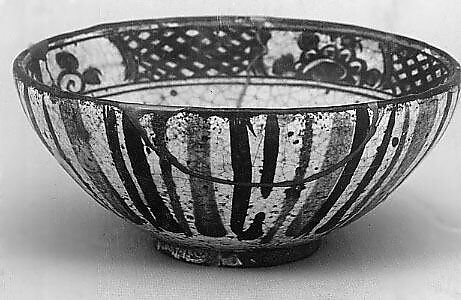 Teabowl, Pottery covered with crackled glaze and designs in colors (Kyoto ware), Japan 