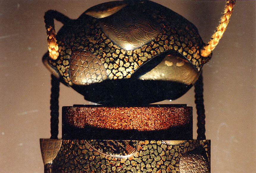 Case (Inrō) with Design of Shells, Tōyō (Japanese, active second half of the 18th century), Lacquer, roiro, gyobu, gold, black, silver and brown hiramakie, takamakie; Interior: nashiji and fundame, Japan