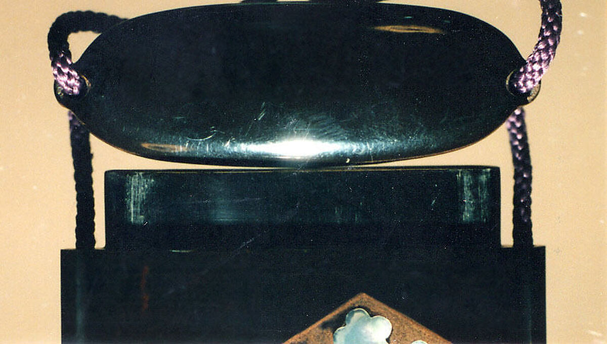 Case (Inrō) with Design of Brushpot on Carved Tsuishu Tray (obverse); Gameboard and Markers (reverse), Lacquer, roiro, gold hiramakie, tsuishu, pottery and raden; Interior: roiro and fundame, Japan