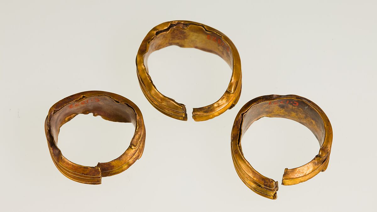 Ribbed Penannular Earring, Gold