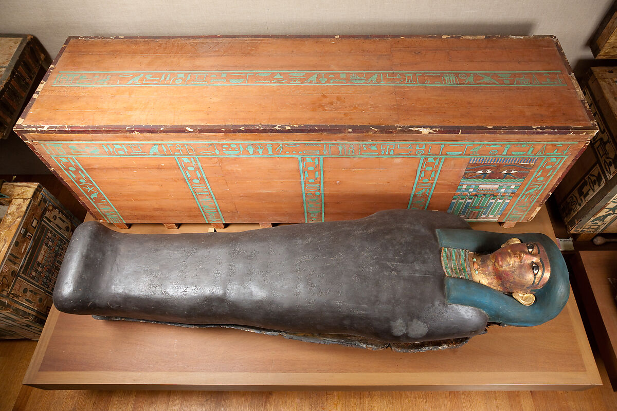 Mummy of a woman named Nephthys, Mummified human body, linen, mummification material