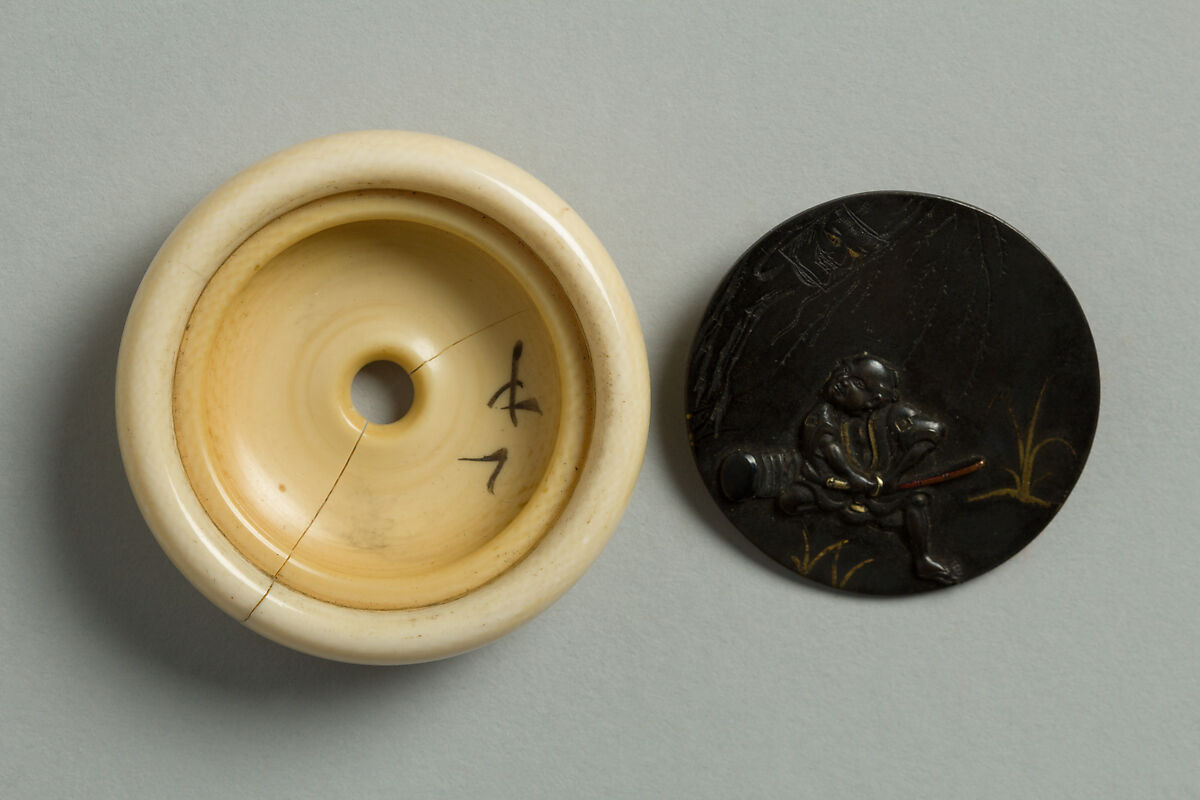 Bakemono Toro (lantern Bakemono), Ivory with bronze disk inlaid with gold, Japan