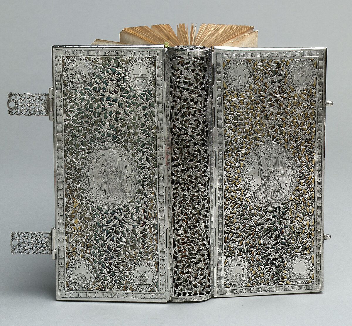 Doct. Johan Arndts, dess gottseligen und hocherleuchteten Lehrers Paradijss Gärtlein : welches voller christlichen Tugend-Gebete erfüllet, Johan Arndts, Silver bookbinding, Stockholm: Joh. Jacob Genath, 1696 