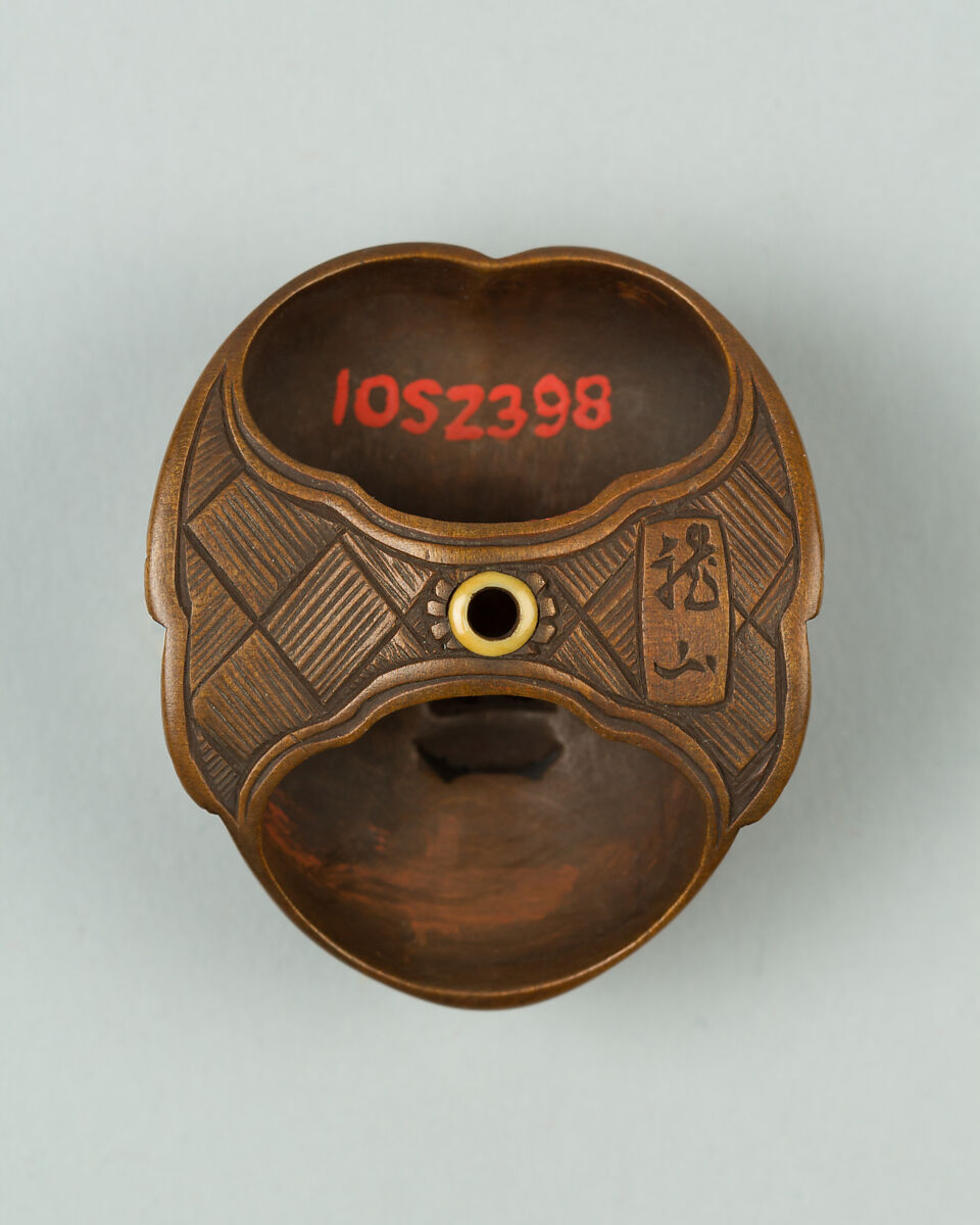 Netsuke, Wood; dark brown, Japan