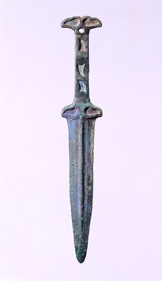 Short Sword with Birds' Heads on the Handle, Bronze, North China and south-central Inner Mongolia 