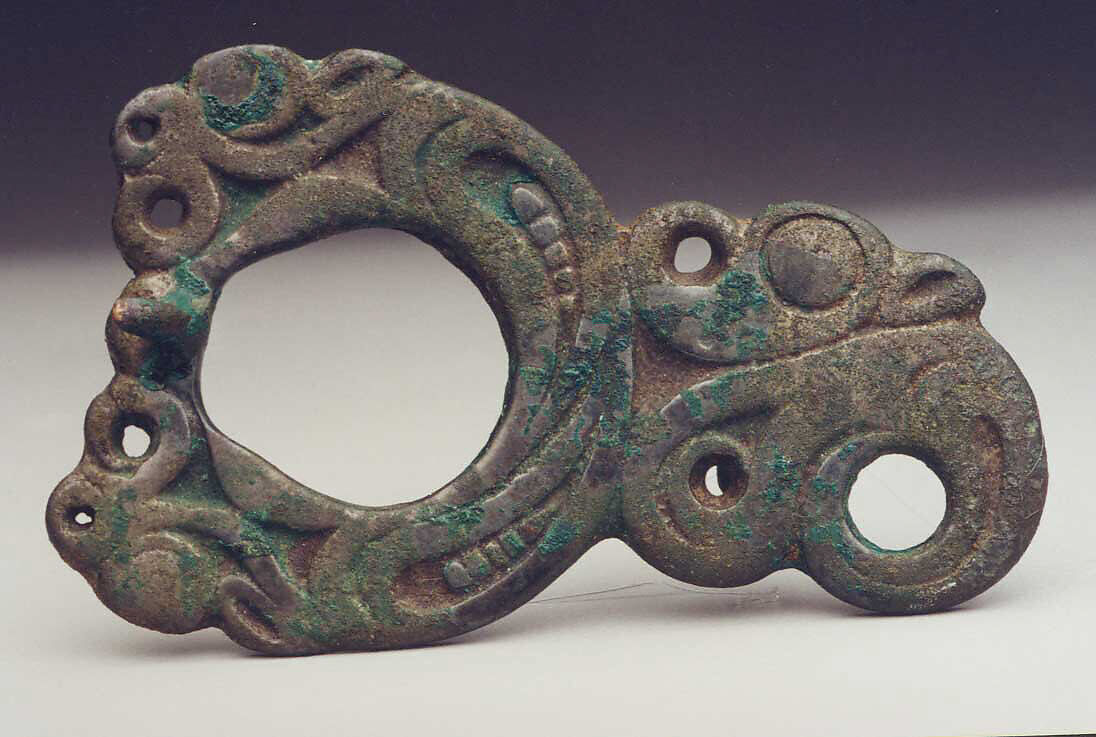 Hook Buckle in the Shape of Three Raptors' Heads, Tinned bronze, North China and south-central Inner Mongolia 