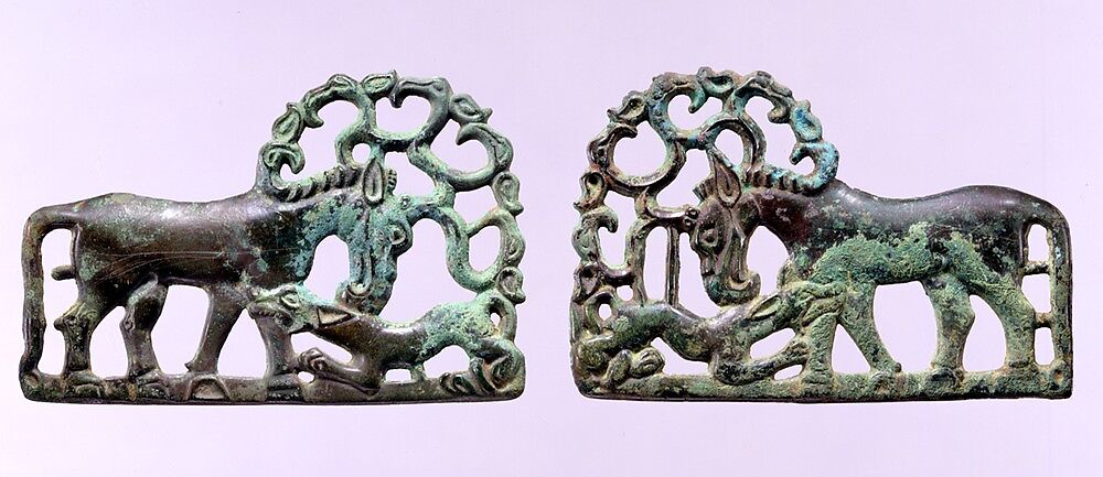 Belt Buckle with Animal-Combat Scene, Bronze, China 