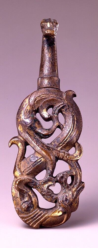 Belt hook in the shape of a dragon, Gilt bronze, North China 