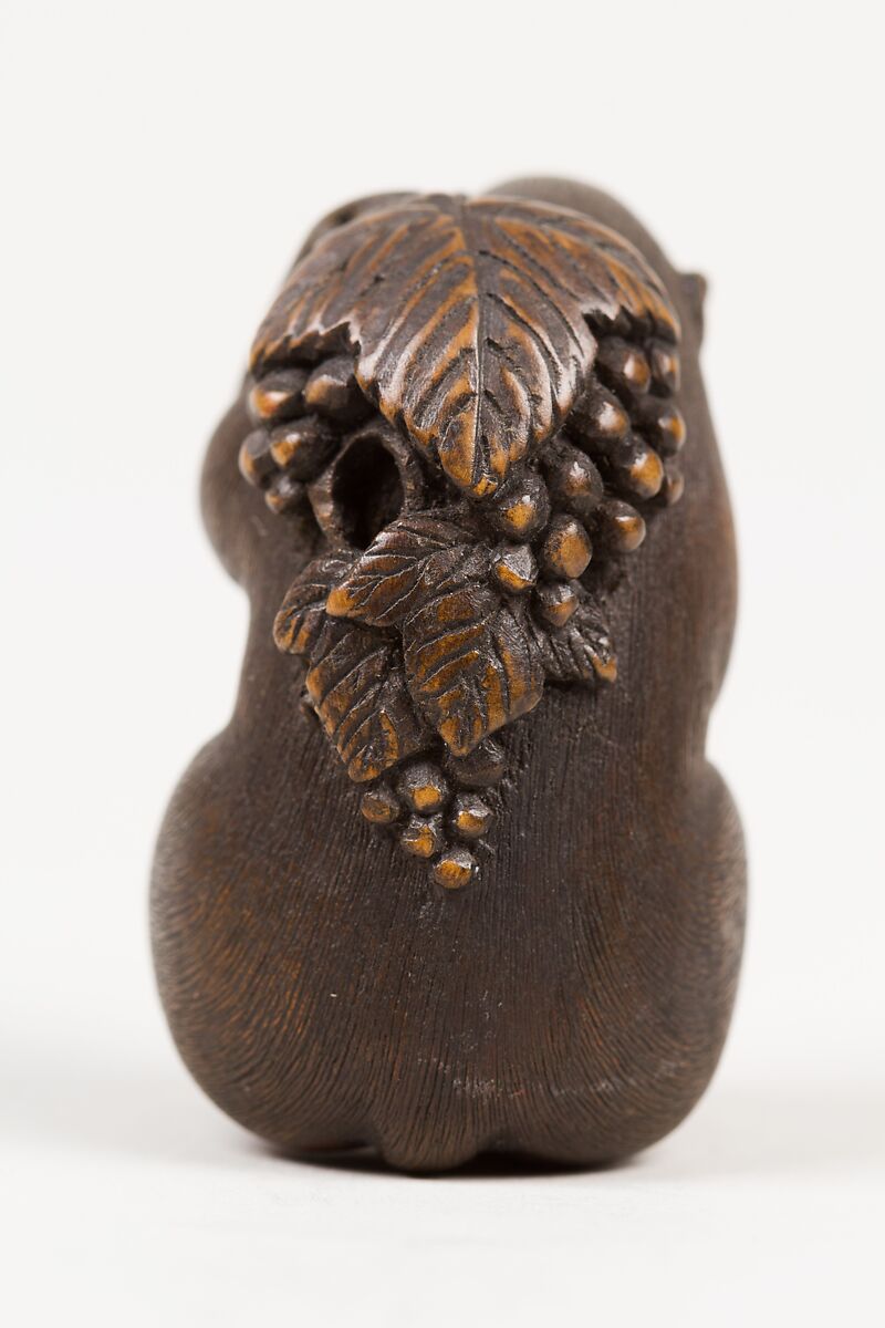 Netsuke of Seated Monkey Carrying a Bunch of Grapes and Leaves, Koichi (Japanese, 19th century), Wood, horn, Japan