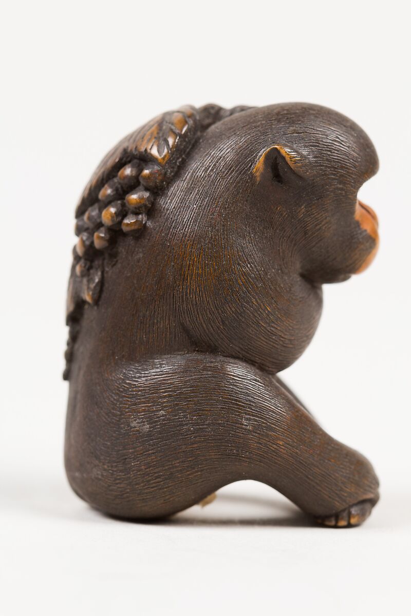 Netsuke of Seated Monkey Carrying a Bunch of Grapes and Leaves, Koichi (Japanese, 19th century), Wood, horn, Japan