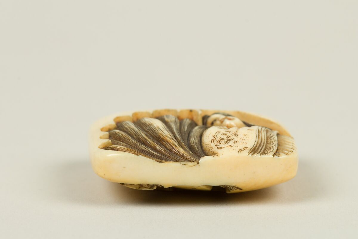 Netsuke of Nine-Tailed Fox (Tamamono Mae), Ivory, Japan