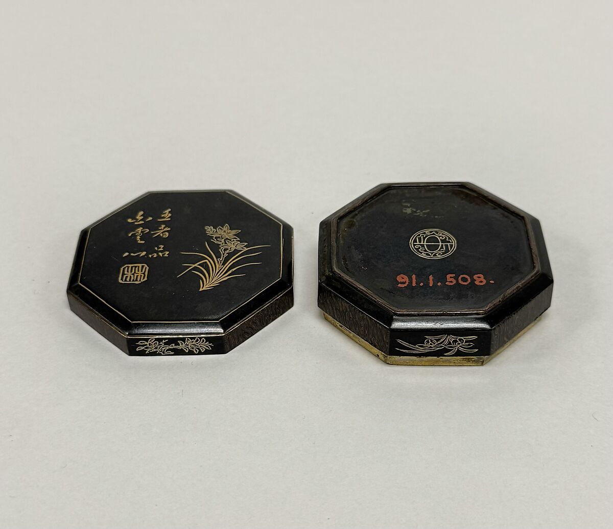Incense Box, Black metal inlaid with gold, Japan