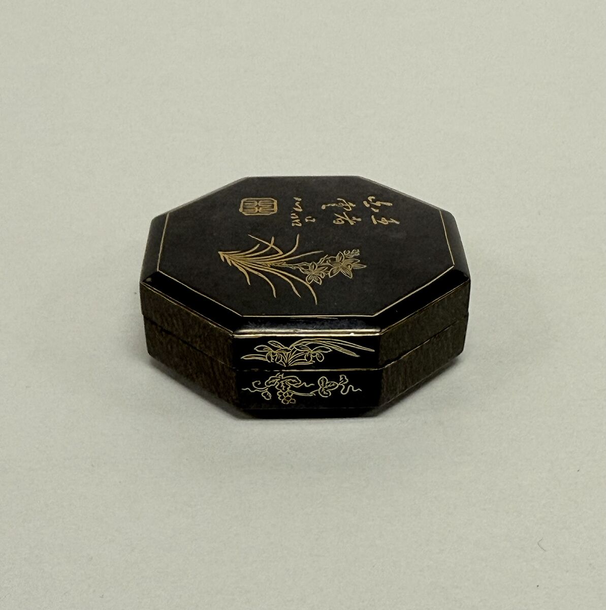 Incense Box, Black metal inlaid with gold, Japan