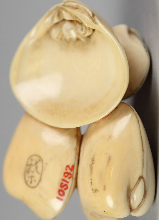 Netsuke of Clam Shells, Formerly Attributed to Garaku (Japanese, active second half of the 18th century), Ivory, Japan