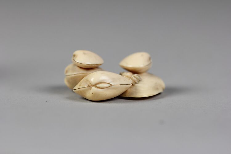 Netsuke of Clam Shells